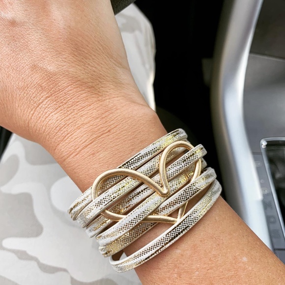 Jewelry - Love Heart Cuff